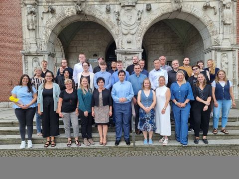 Azubistart 2025 mit Bezirksbürgermeisterin Demirbüken-Wegner (Bild: BA Rdf)