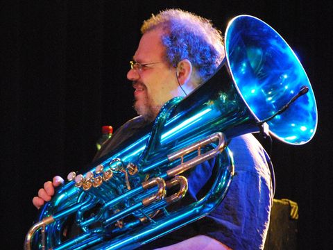 Tubaspieler Michel Godard bei einem Konzert in Innsbruck, 2009
