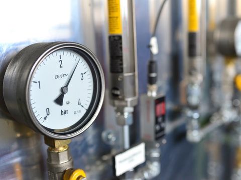 Druckluftmesser an einer Industrieanlage