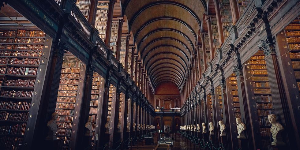Lesesaal in einer alten Bibliothek