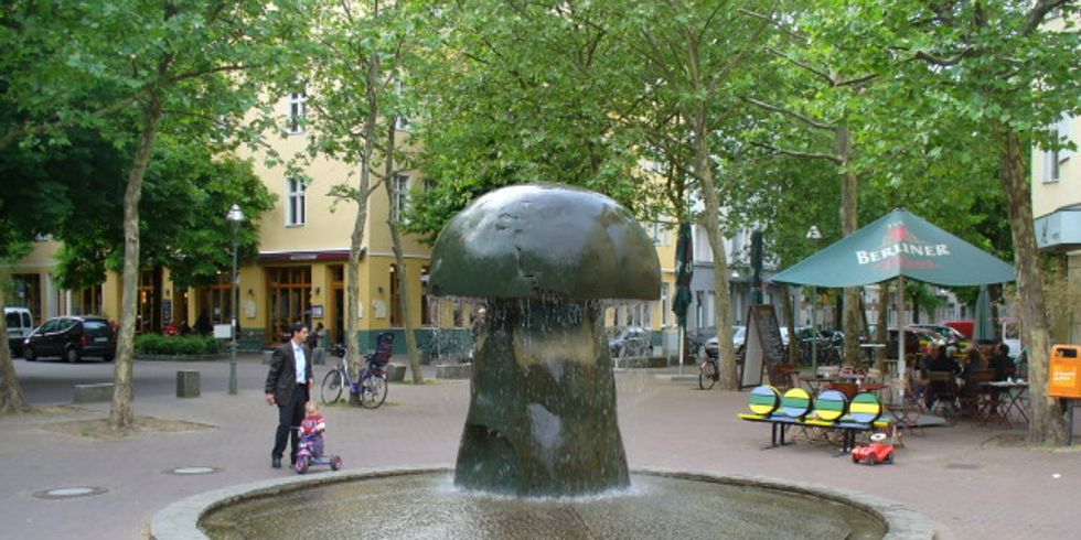 Leon-Jessel-Platz mit Wasserpilz, 20.5.2008, Foto: KHMM
