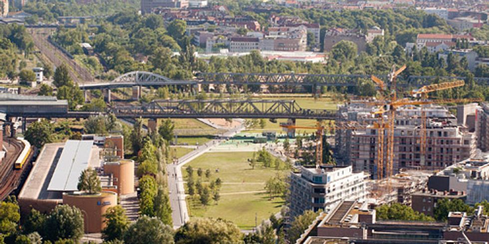Luftbild auf den westlichen Teil vom Park am Gleisdreieck