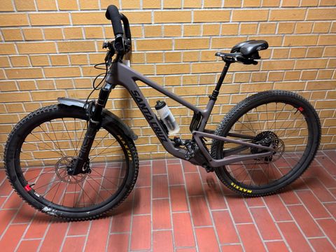 Graues Herrenfahrrad