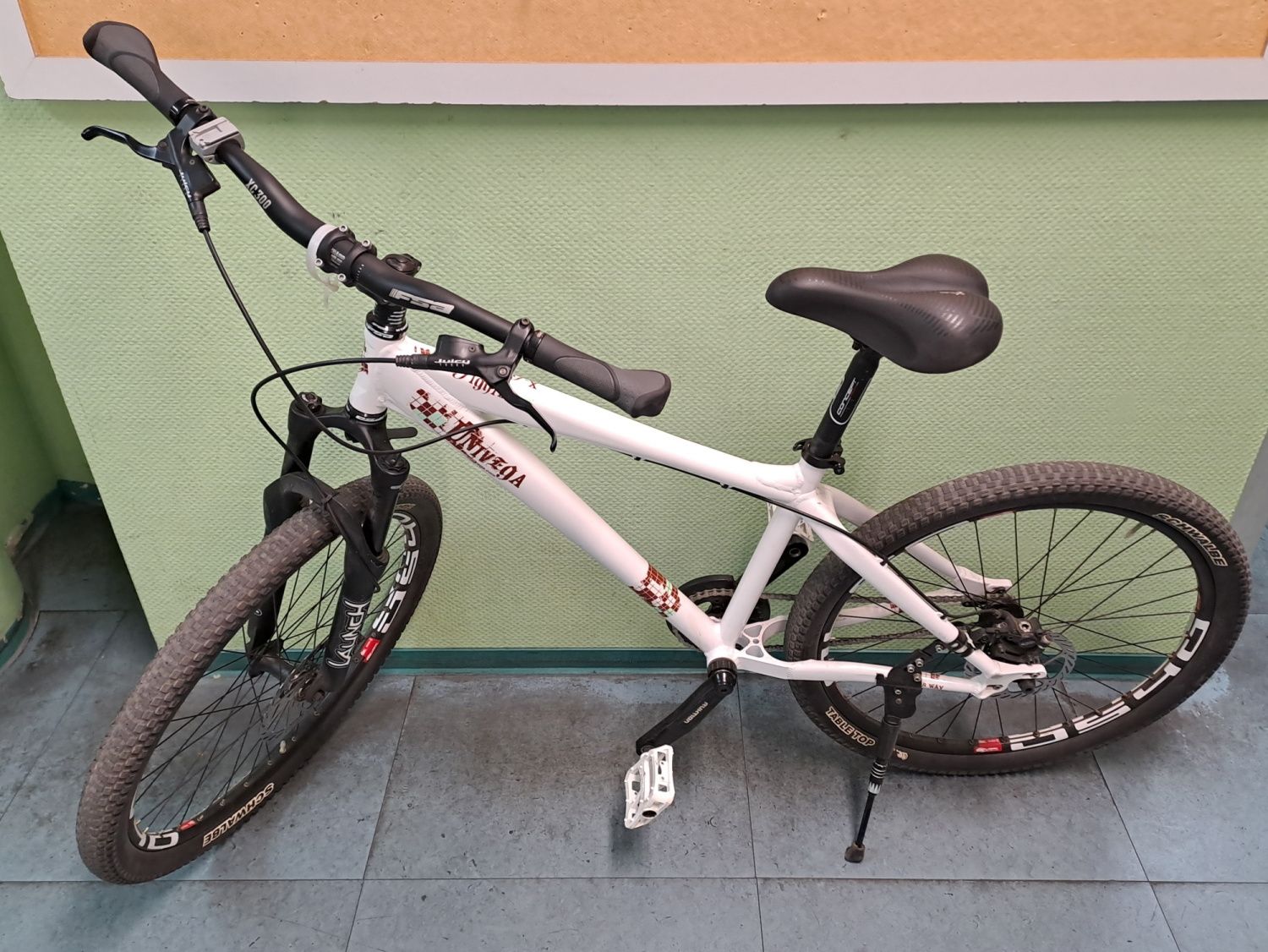 Weißes Fahrrad