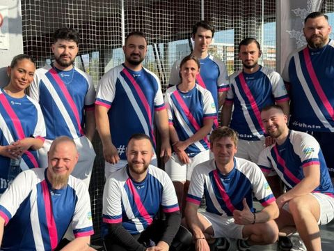 Diese "Elf Freunde", wie man sie nennen könnte, gingen für das Bezirksamt Friedrichshain-Kreuzberg bei der 1. Bezirksmeisterschaft im Hallenfussball an den Start