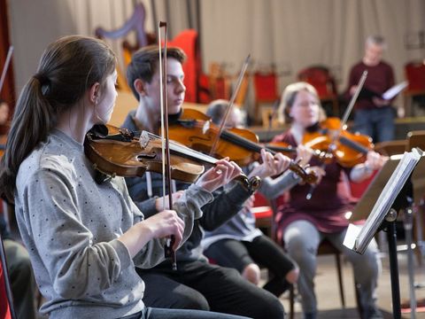 Kleine Streichergruppe bei der Probe
