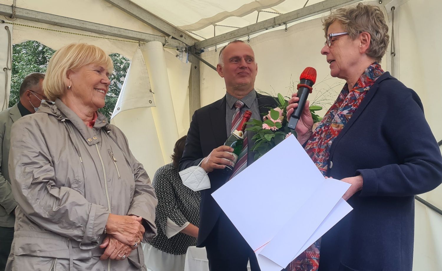 Frau Schmitz, Stellvertreterin von Irmela Rietz