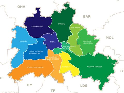 Berlin-Karte mit farbiger Darstellung der Bezirke