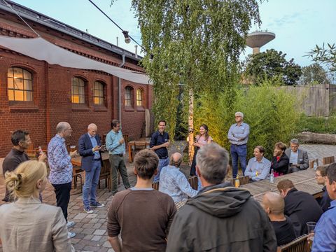 Teilnehmende des Unternehmenstalks beim Vortrag von Berlin Partner
