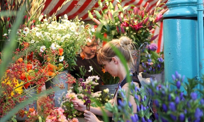 Blumen gehören zu jeder Markthalle (Bild: Markthalle Neun)