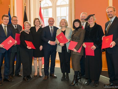 Kai Wegner ernennt acht neue Stadtälteste von Berlin
