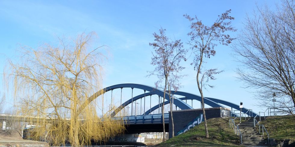 Viel Raum für Kunst auf der Mierendorff-Insel: Uferbereich an der Mörschbrücke