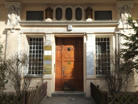 Hausansicht Eisenzahnstr. 64 (Bild: Stolpersteine-Initiative CW, Hupka)