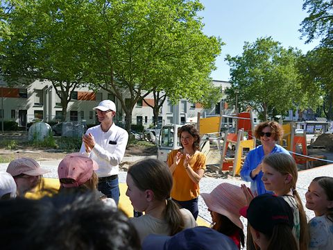 Spielplatz Gudrunstr Kidspark - Eröffnung mit Dr. Jochen Lang, BzStR. Filiz Keküllüoğlu u. BzStR. Camilla Schuler