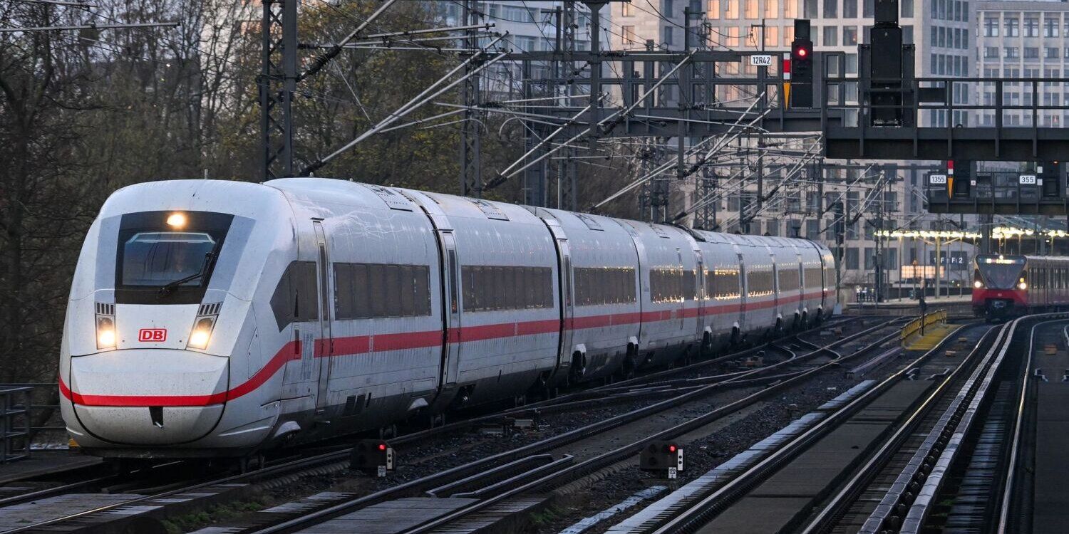 ICE-Zug auf der Berliner Stadt-Bahn
