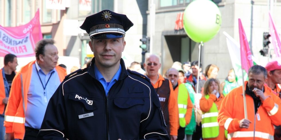 Polizist bei einer Demonstration