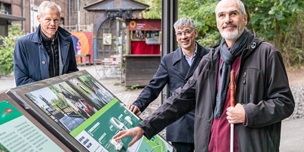 Eröffnung der Ausstellungserweiterung / v.l.n.r. GB Christoph Schmidt, StS Stefan Tidow, Rainer Delgado (DBSV)