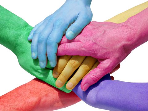 Bunte_Hände_von_Menschen