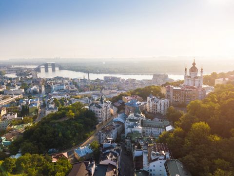Stadt Kyiv mit Blick auf Andriyivskyy-Abstieg