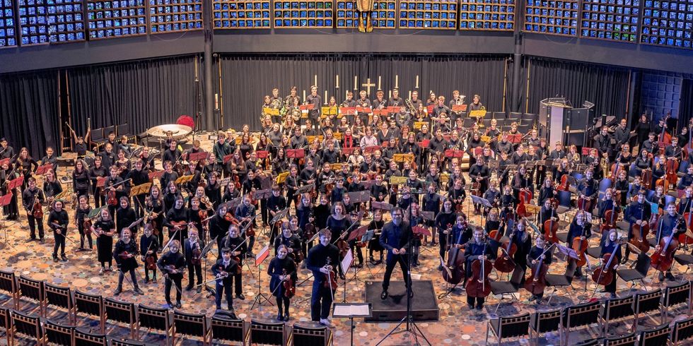 Orchesterschule ganz