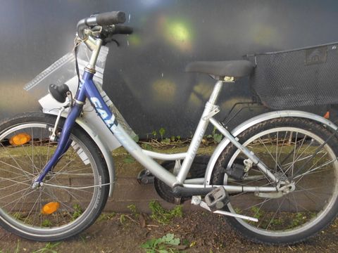 Silber-blaues Kinderfahrrad
