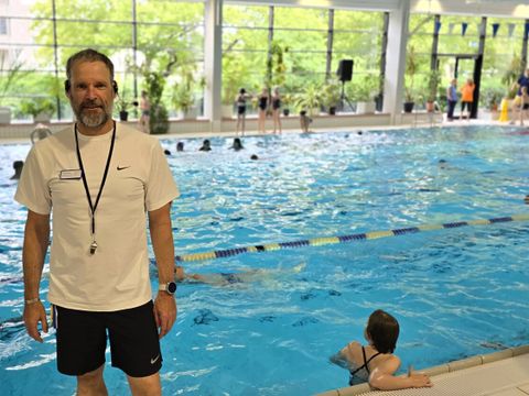 Dirk Hermanns, Schulschwimmobmann für den Bezirk Friedrichshain-Kreuzberg koordiniert das komplette Schulschwimmen der Schulen