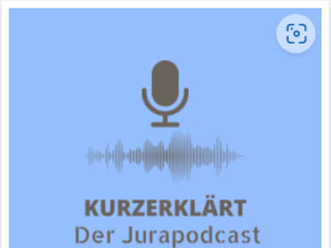 Logo des Jurapodcast blauer Hintergrund, schwarze Schrift