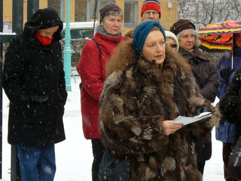 Bezirksbürgermeisterin Monika Thiemen beim Start am Henriettenplatz, Foto: KHMM
