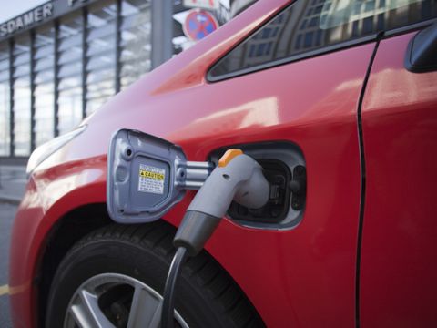 Elektrofahrzeug an der Ladesäule