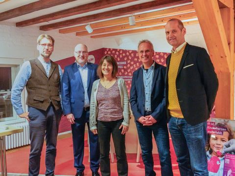 v.l.n.r.: Steffen Otte (Domäne Dahlem), Prof. Dr. Sascha Rohn (TU Berlin), Prof. Dr. Dr. Martina Schäfer (TU Berlin), Prof. Dr. med. Andreas Michalsen (Charité Berlin), Prof. Dr. Frank Schaal (BVCD) (Bild: Bernd Elmenthaler / RIK Berlin Südwest)