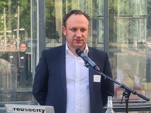 Prof. Dr. Lech Suwala stellte die Ergebnisse der Studie „KomPAS“ - Gewerbeentwicklungsperspektive der Wilmersdorfer Straße vor