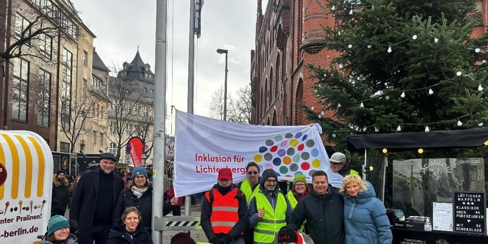 Flaggenhissung Inkusionswoche am 30. November 2025