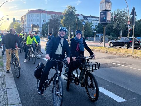 Michael Fugel, Geschäftsführer der infraVelo, und Bezirksstadträtin Dr. Saskia Ellenbeck