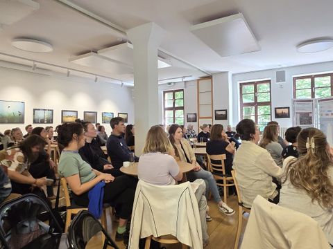 Volles Haus im Familiengarten - Kotti e.V. ist seit 1986 mit der Nachbarschaftsarbeit in Sachen Bildung, Jugendhilfe, Beratung und Gemeinwesen tätig