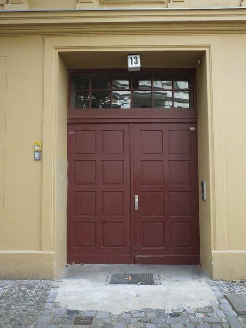 Hausansicht Gardes-Du-Corps-Str. 13 (Bild: Stolpersteine-Initiative CW, Hupka)