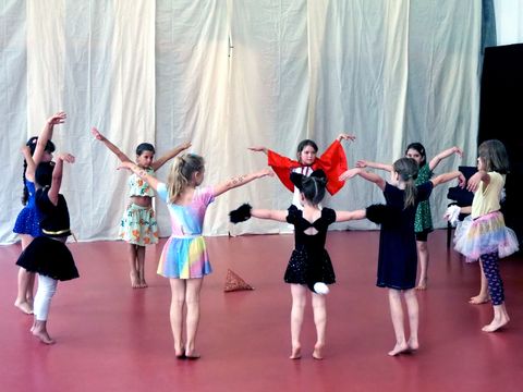 Kreativer Kindertanz im Eliashof zum Tanztag 13-7-25