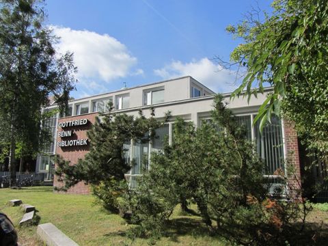 Frontansicht Gottfried-Benn-Bibliothek