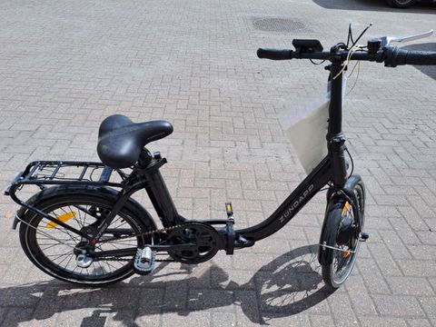 Schwarzes E-Bike