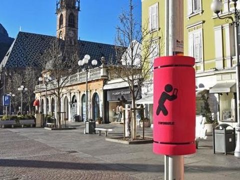 Kampagne der LPA zum smarten surfen in der Bozener Innenstadt (Bild: LPA)