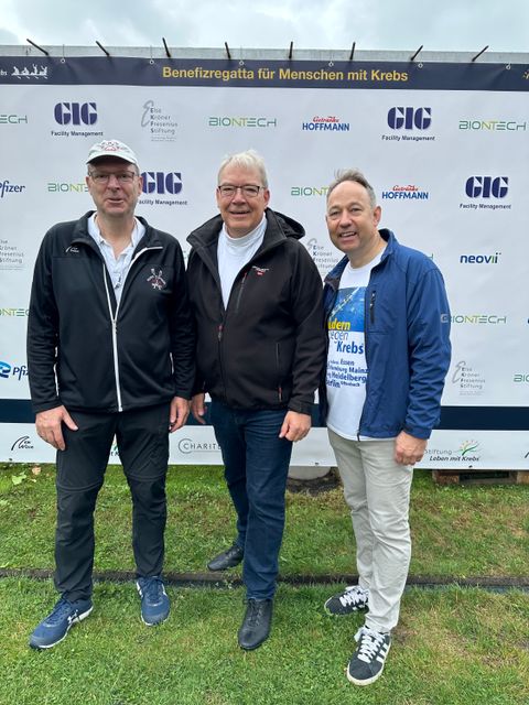 V.l.n.r. Thorsten Jüterbock (Förderkreis R.C. Tegel), Sportstadtrat Harald Muschner, Dr. Friedemann Berg (1. Vorsitzender R.C. Tegel) (Bild: BA Reinickendorf)