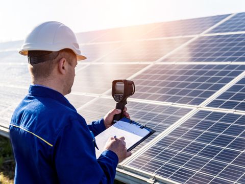 Inspektionsprüfung von Photovoltaikmodulen mit einer Wärmebildkamera