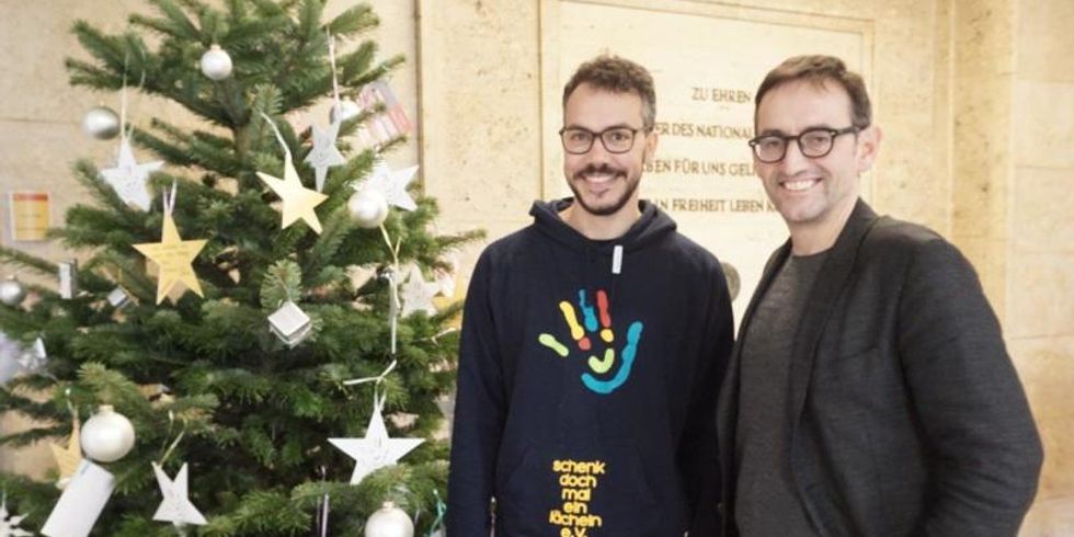 Wunschbäume in den Rathäusern Tiergarten und Wedding aufgestellt