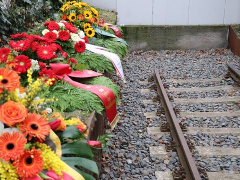 Kränze am Güterbahnhof
