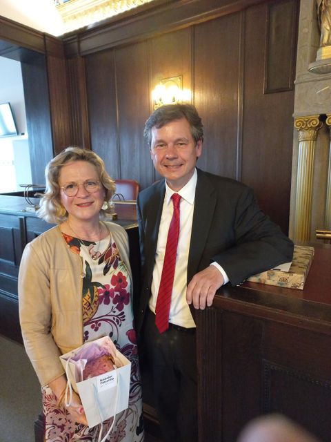 Antonys 1. stellvertretende Bürgermeisterin Perrine Precetti mit Bezirksbürgermeister Uwe Brockhausen. (Bild: BA Reinickendorf)