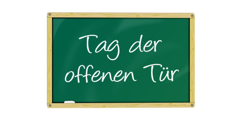 Schiefertafel mit Schriftzug Tag der offenen Tür