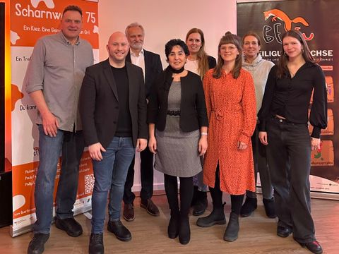 Das Team der Beteiligungsfüchse mit Bürgermeisterin Demirbüken-Wegner und Stadtrat Andreas Ewers im neuen Treffpunkt "Scharnweber 75". (Bild: BA: Rdf)
