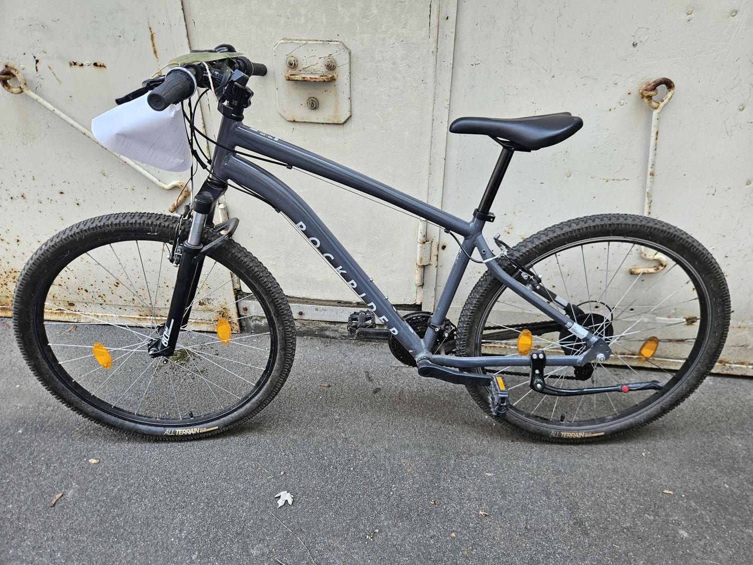 Graues Herrenfahrrad