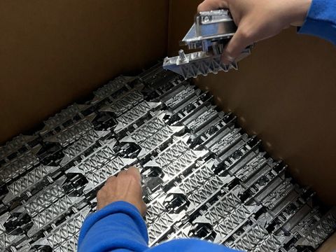 Metallteile werden sortiert