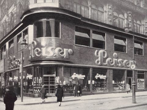 Das von Dr. Ing. Marie Frommer umgebaute Seidenhaus Leiser in Berlin-Mitte, ca. 1928
