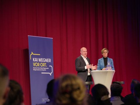Kai Wegner vor Ort in Lichtenberg